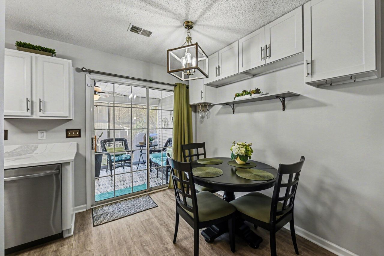 7965 Shadow Oak Drive Photo 7