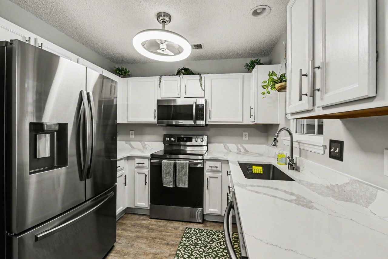 7965 Shadow Oak Drive Photo 8