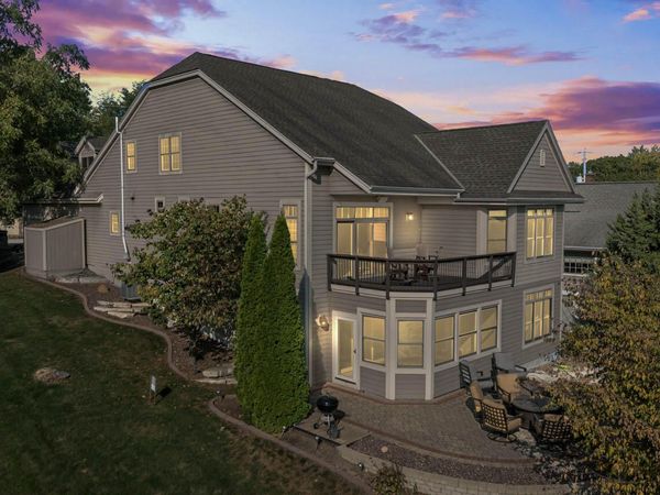 6507 Willow Ct, Waterford, WI 53185