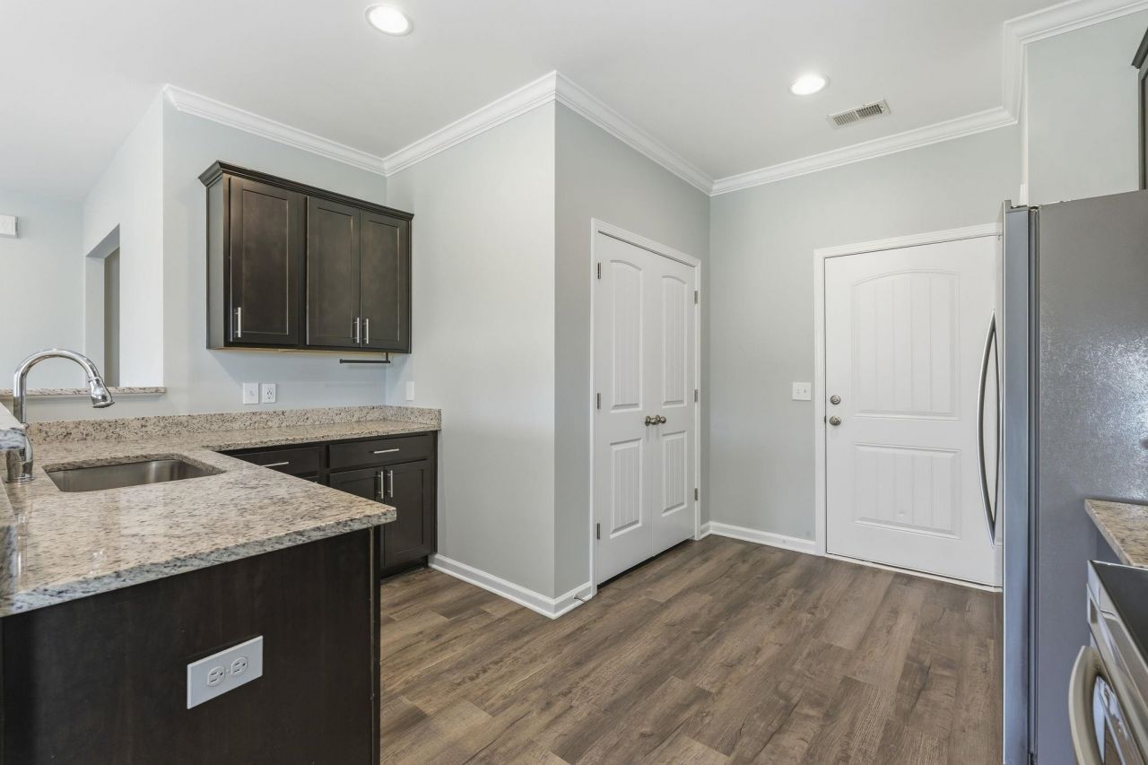 464 Honeyhill Loop  Photo 18