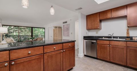 500 N St #402, Unit 402, Sacramento, CA 95814 Photo