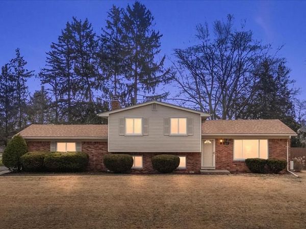 3608 Lake Oakland Shores Drive, Waterford Twp, MI 48329