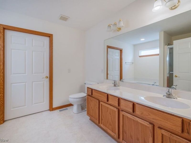 501 Falling Leaf Drive , Seven Hills, OH 44131 Photo 14