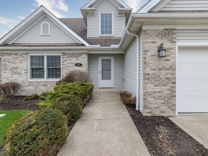 501 Falling Leaf Drive , Seven Hills, OH 44131 Photo 2