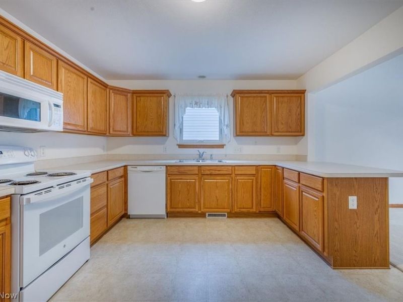 501 Falling Leaf Drive , Seven Hills, OH 44131 Photo 9