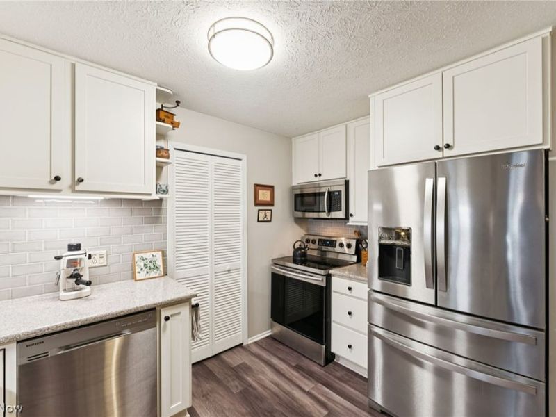 8615 Scenicview Drive , Broadview Heights, OH 44147 Photo 14