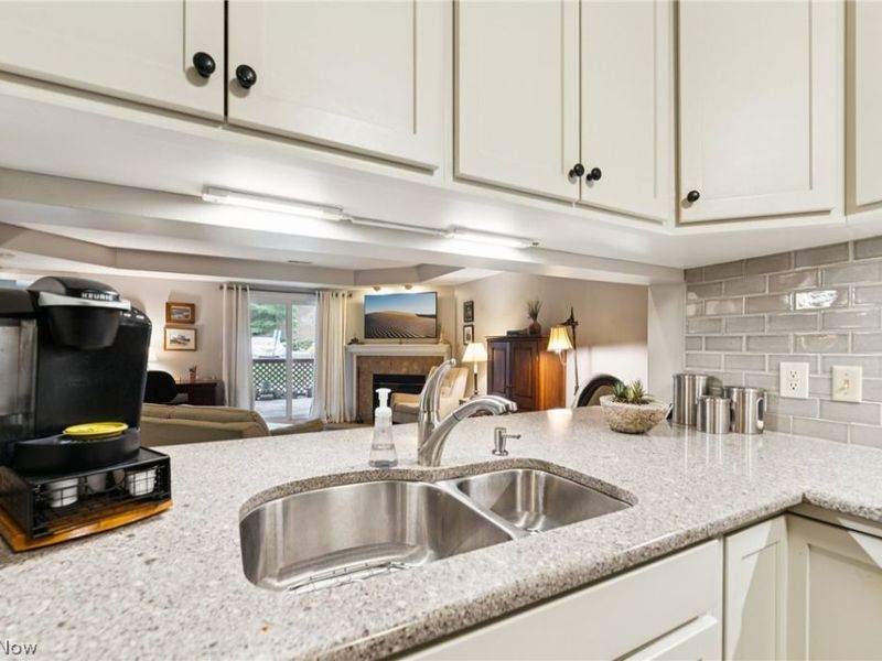 8615 Scenicview Drive , Broadview Heights, OH 44147 Photo 16