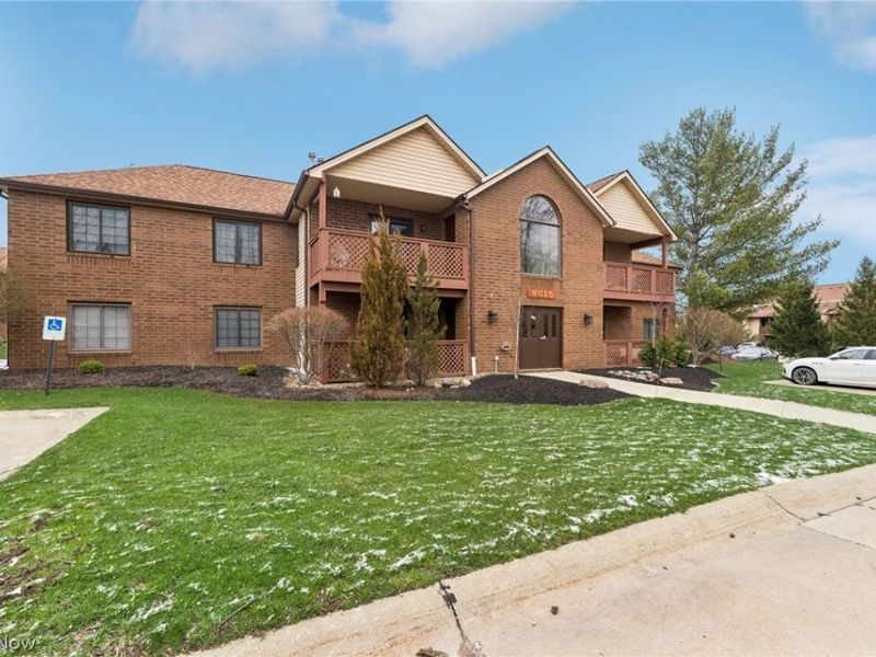 8615 Scenicview Drive , Broadview Heights, OH 44147 Photo 4