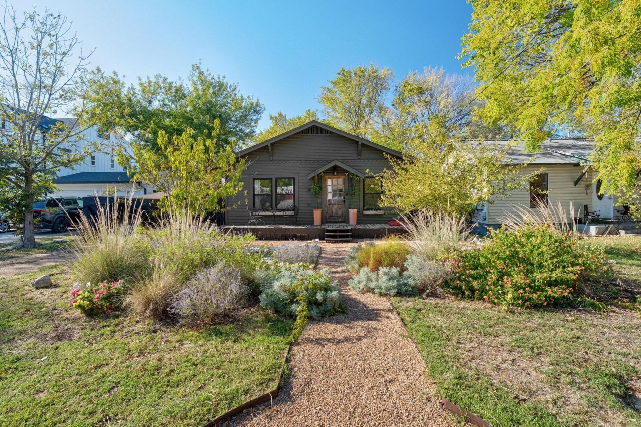 1110 Christie Dr, Austin, TX 78721 Main Photo