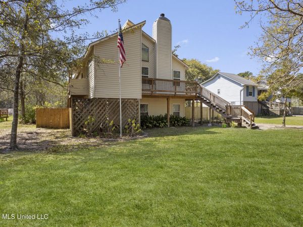 9021 W Simmons Circle, Ocean Springs, MS 39564