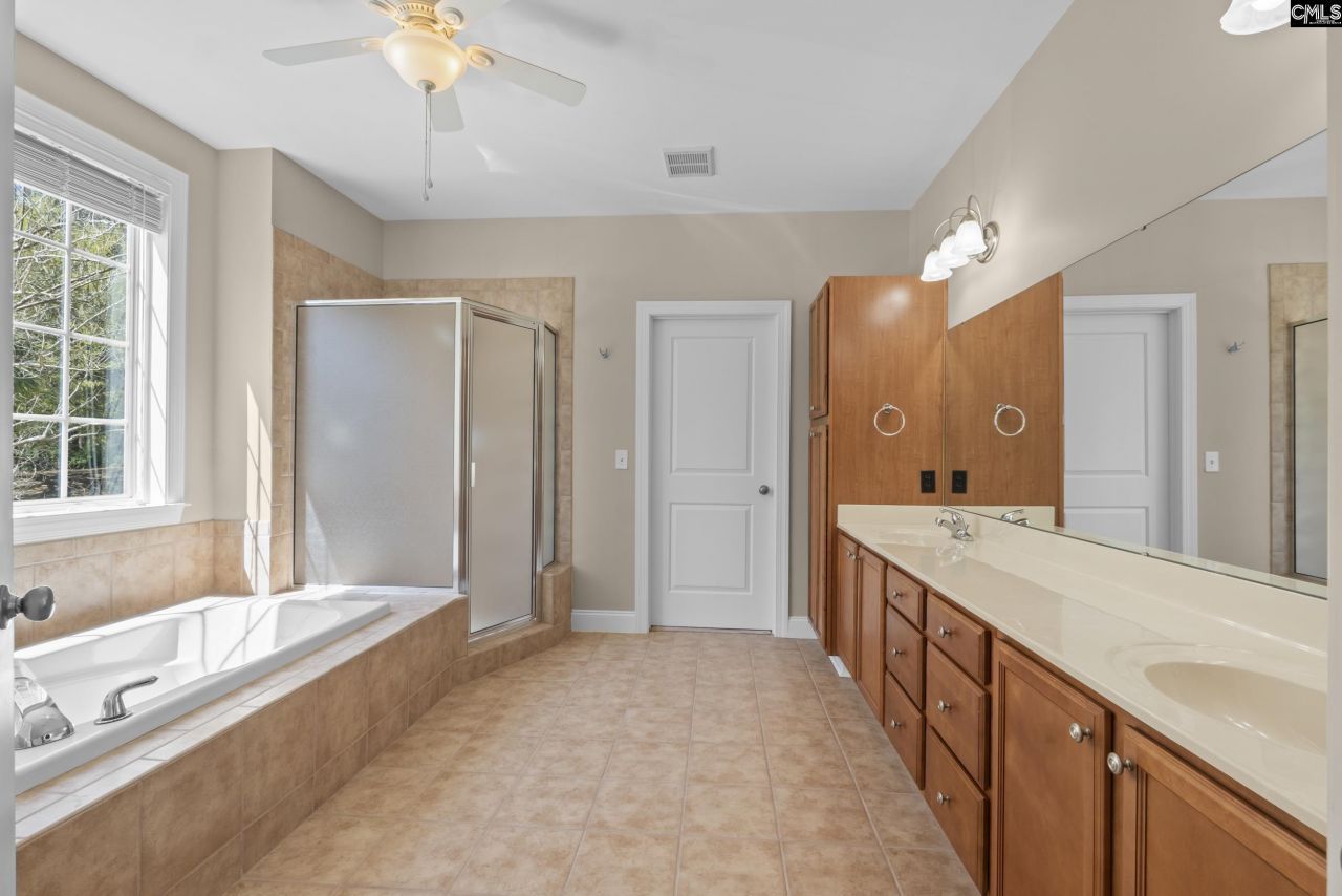 120 Breezes Drive Photo 14