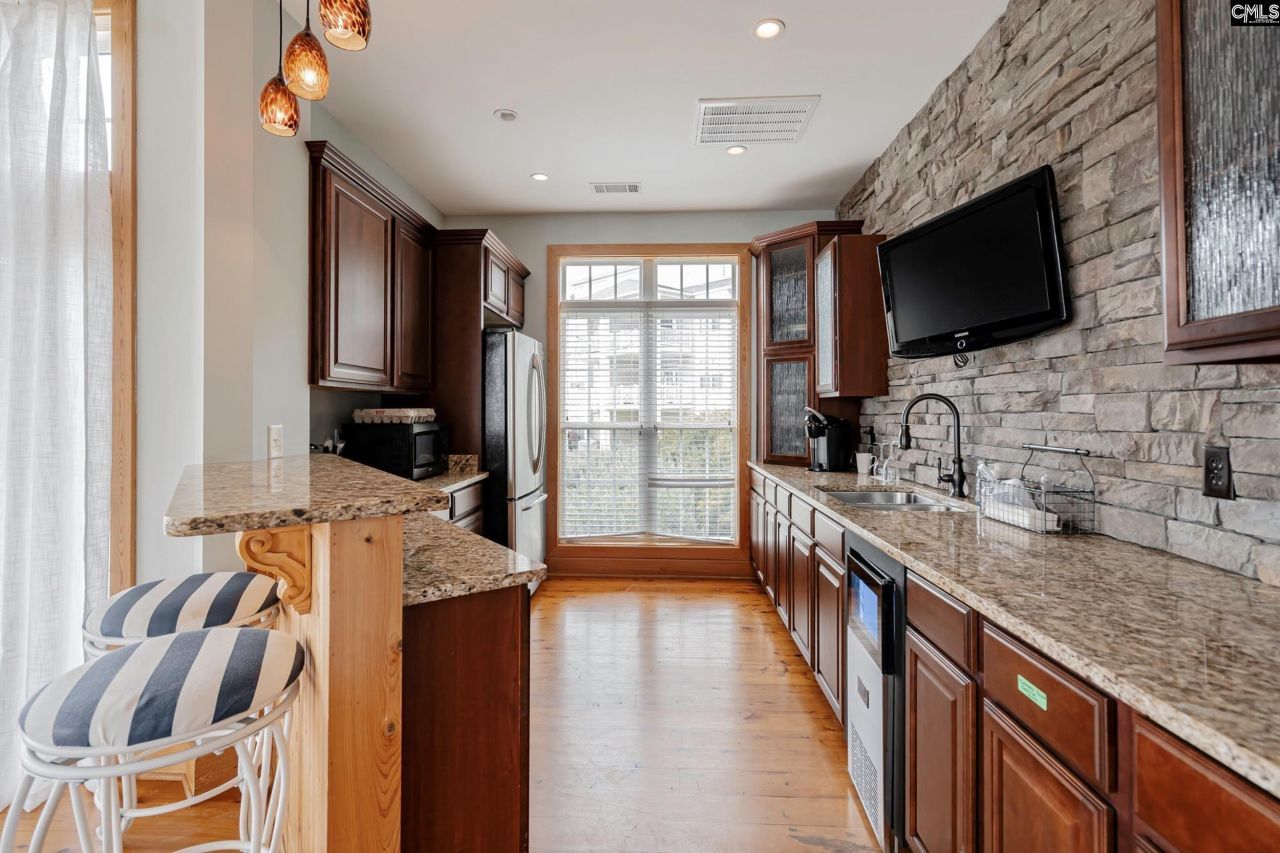 120 Breezes Drive Photo 33