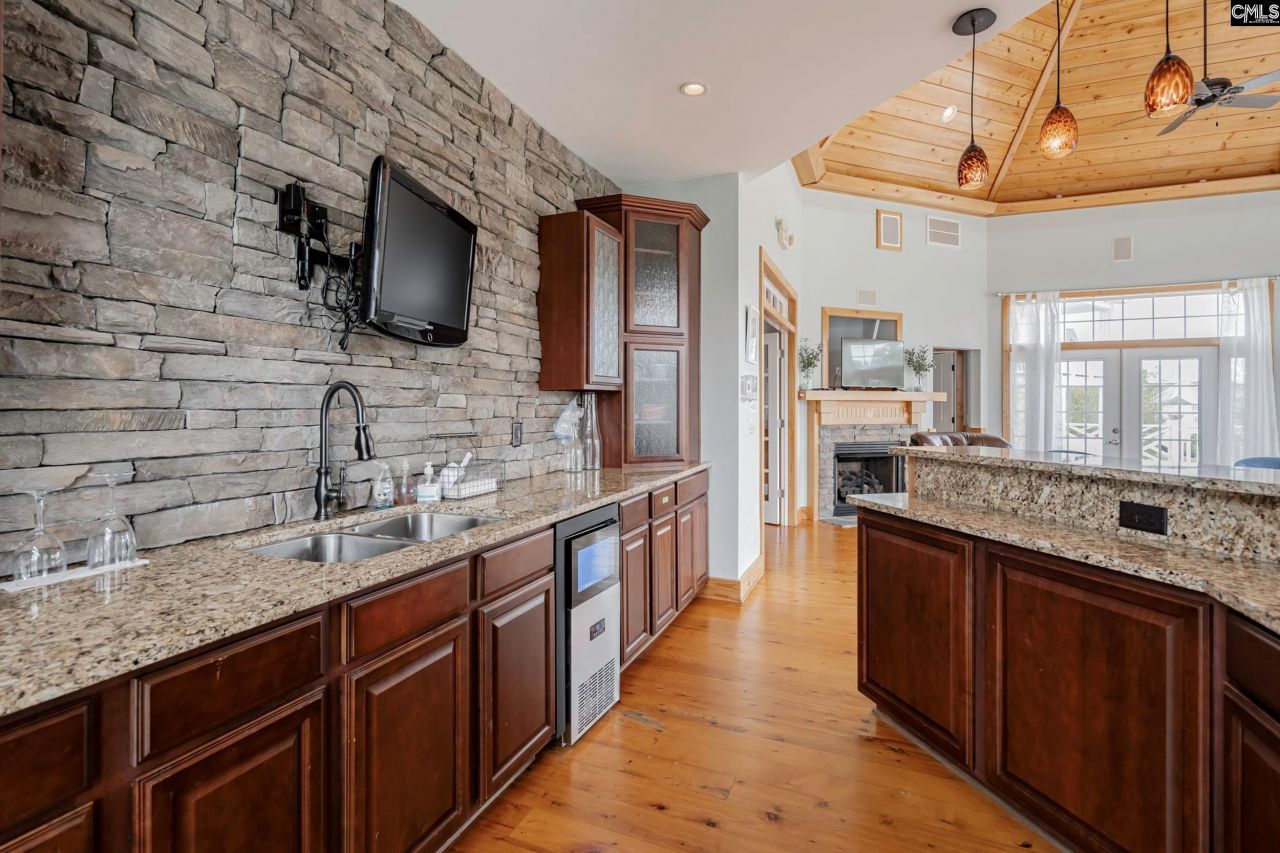 120 Breezes Drive Photo 34