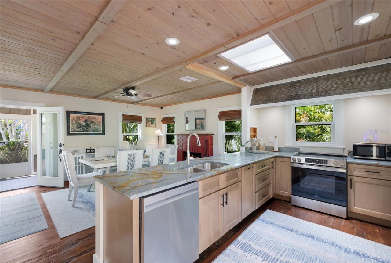 7030 Poinsettia Avenue, Longboat Key, FL 34228 Photo