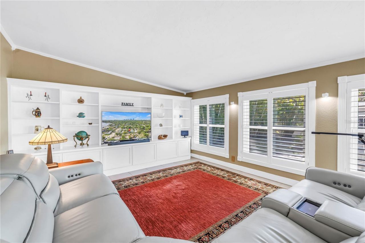 126 30th Avenue N, Saint Petersburg, FL 33704 Photo