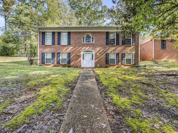 1526 Briarwood, Columbus, MS 39705