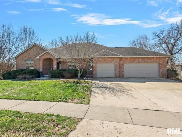 8 Riverwood Drive, Rochester, IL 62563