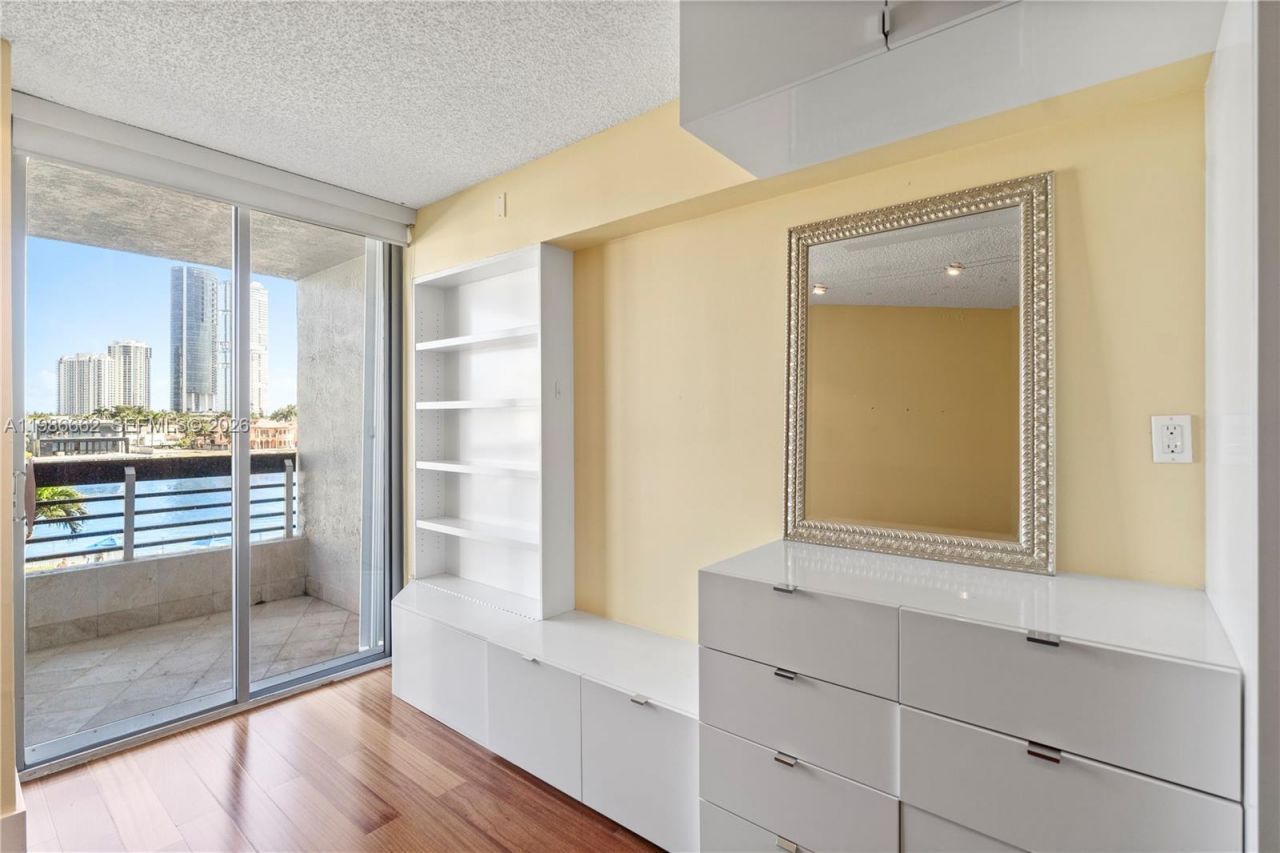 19101 NE 36th Ct , Unit 409, Aventura, FL 33180 Photo