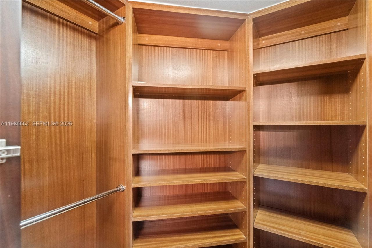 19101 NE 36th Ct , Unit 409, Aventura, FL 33180 Photo