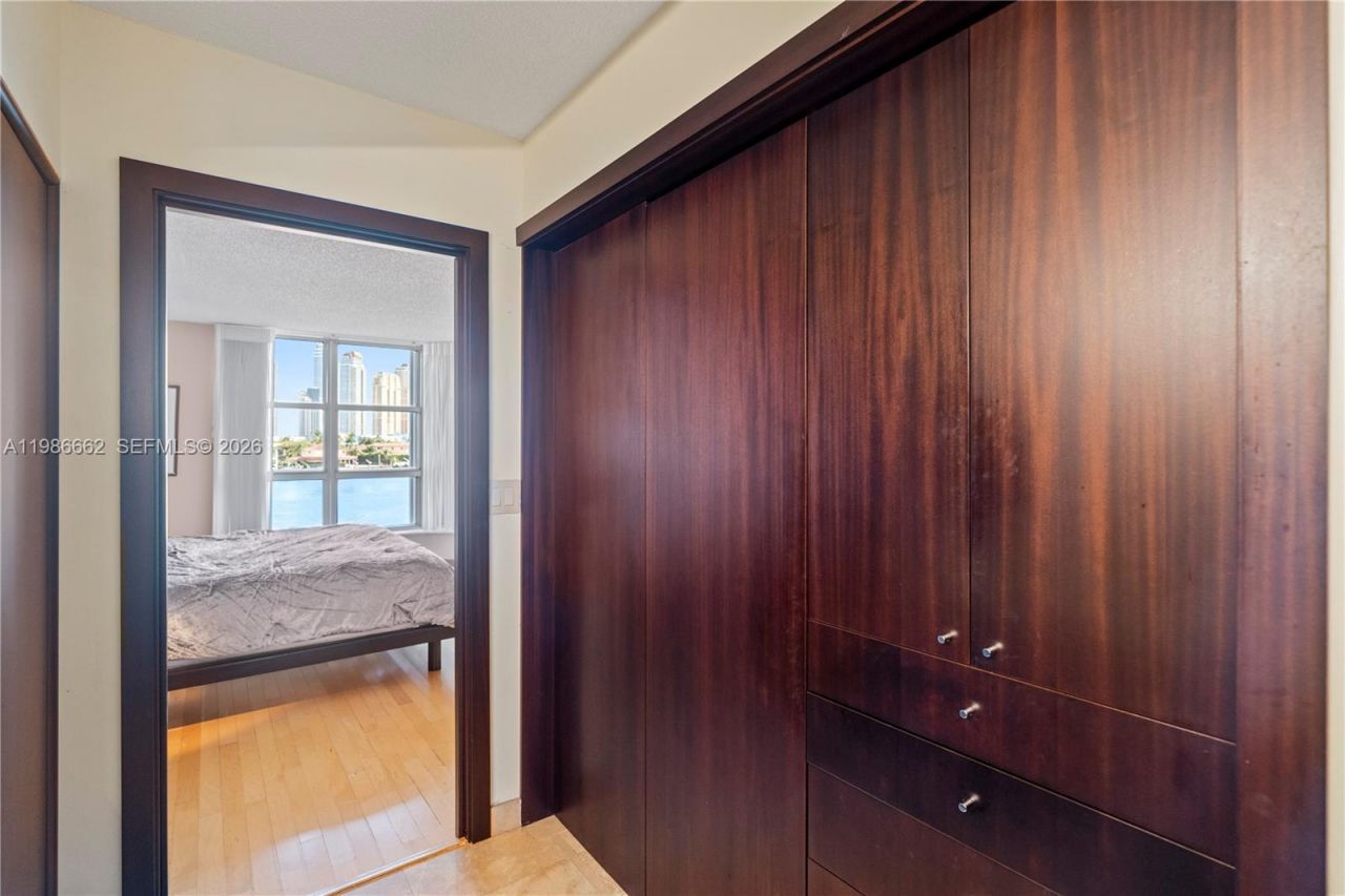 19101 NE 36th Ct , Unit 409, Aventura, FL 33180 Photo