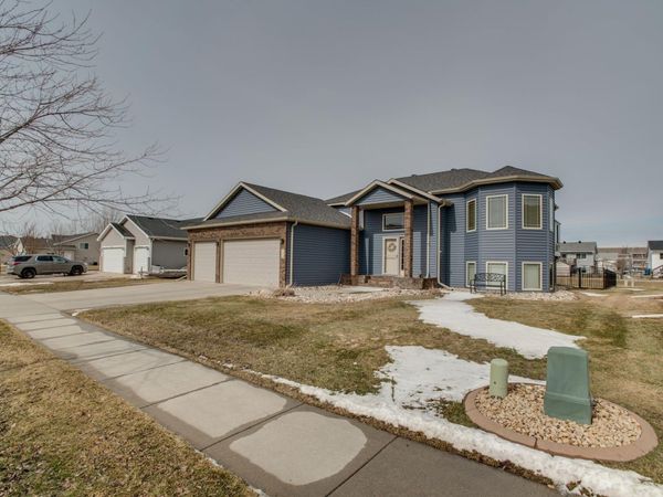 1610 42nd Avenue S, Moorhead, MN 56560