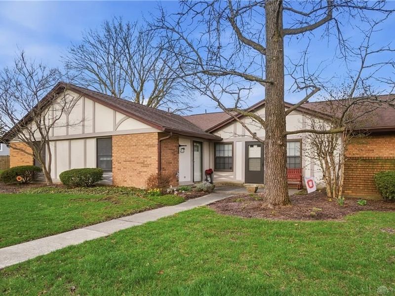 812 Pine Needles Drive, Dayton, OH 45458 Photo 1