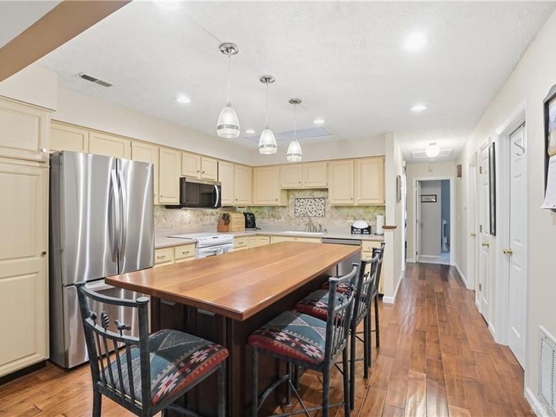 812 Pine Needles Drive, Dayton, OH 45458 Photo 10