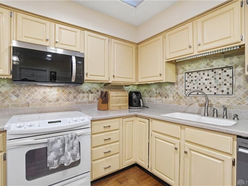 812 Pine Needles Drive, Dayton, OH 45458 Photo 11