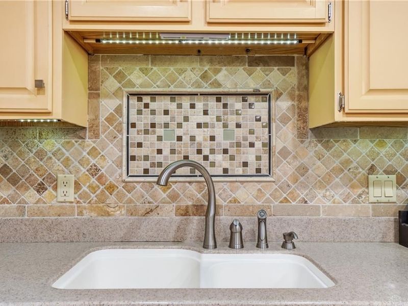 812 Pine Needles Drive, Dayton, OH 45458 Photo 12