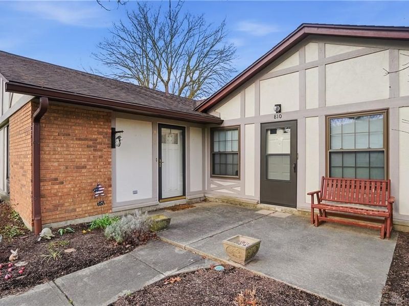 812 Pine Needles Drive, Dayton, OH 45458 Photo 2