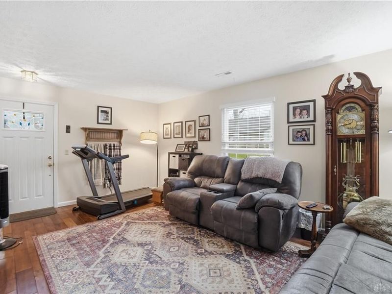 812 Pine Needles Drive, Dayton, OH 45458 Photo 4