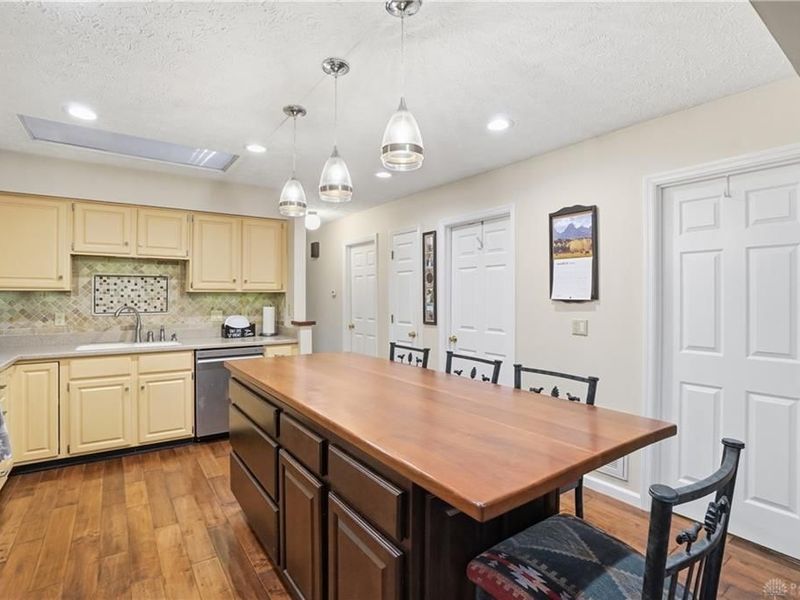 812 Pine Needles Drive, Dayton, OH 45458 Photo 9