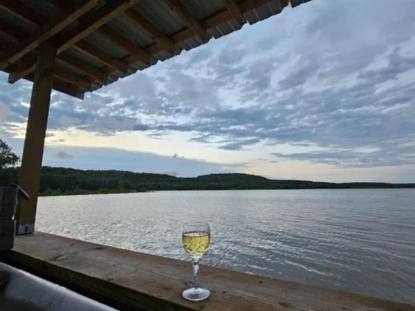 140 Meadow Pond Court, Runaway Bay, TX 76426