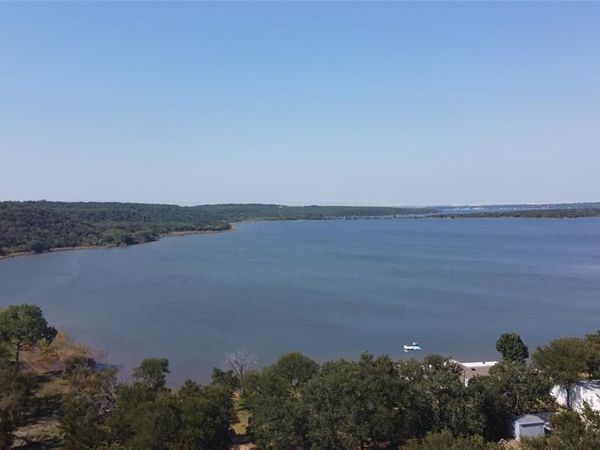 140 Meadow Pond Court, Runaway Bay, TX 76426