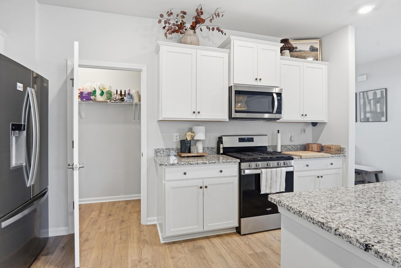 190 E Pinckney Street Photo 15