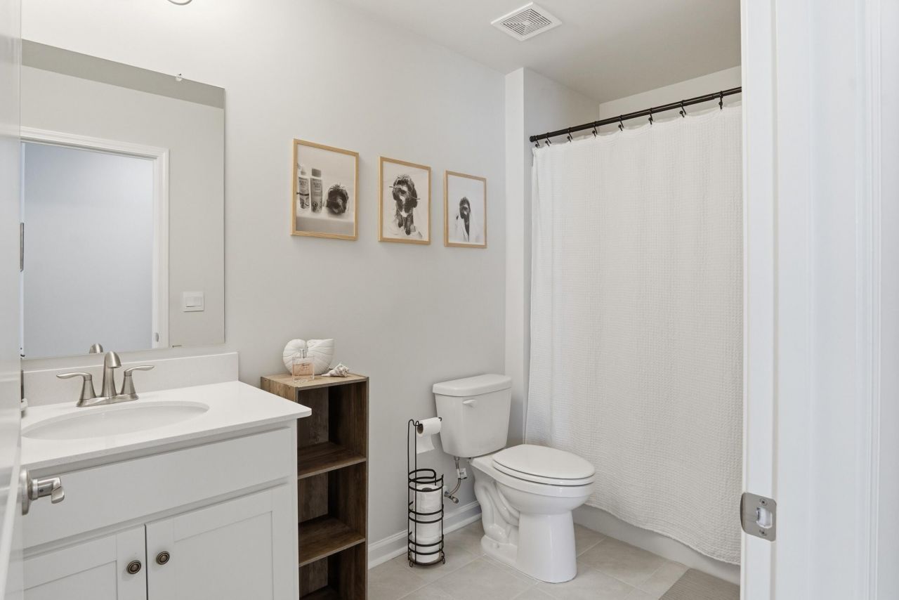 190 E Pinckney Street Photo 22