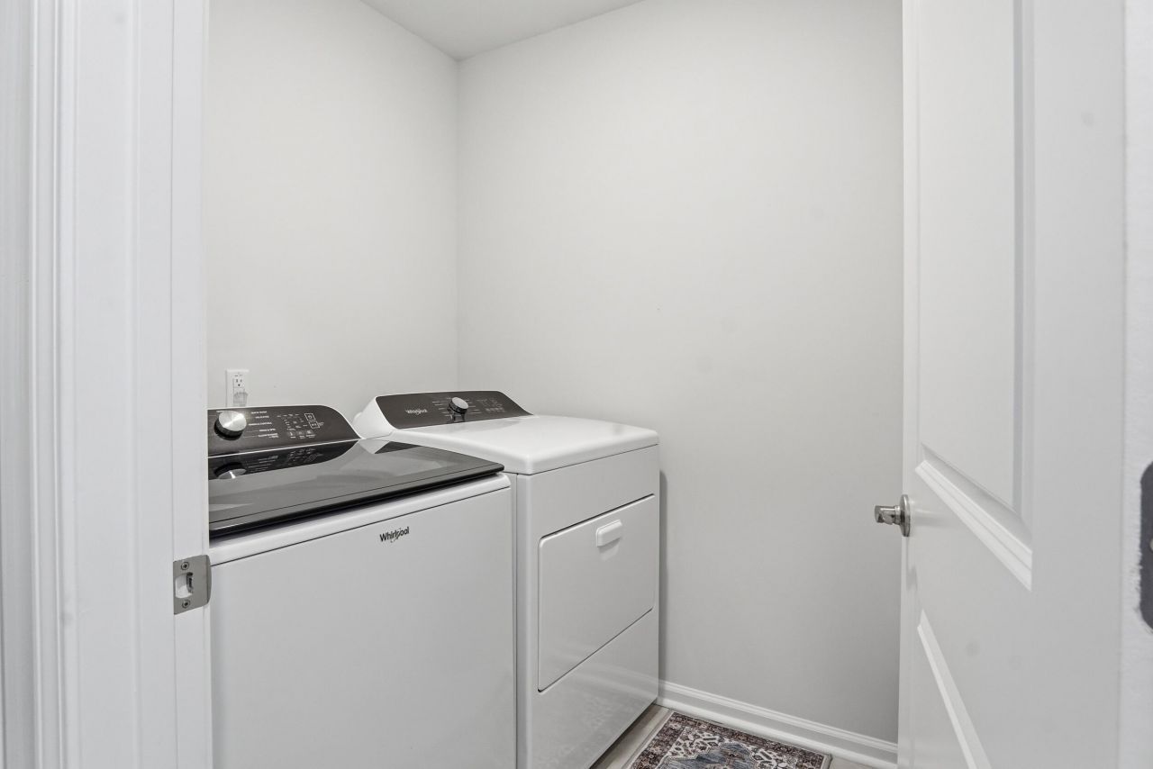 190 E Pinckney Street Photo 23