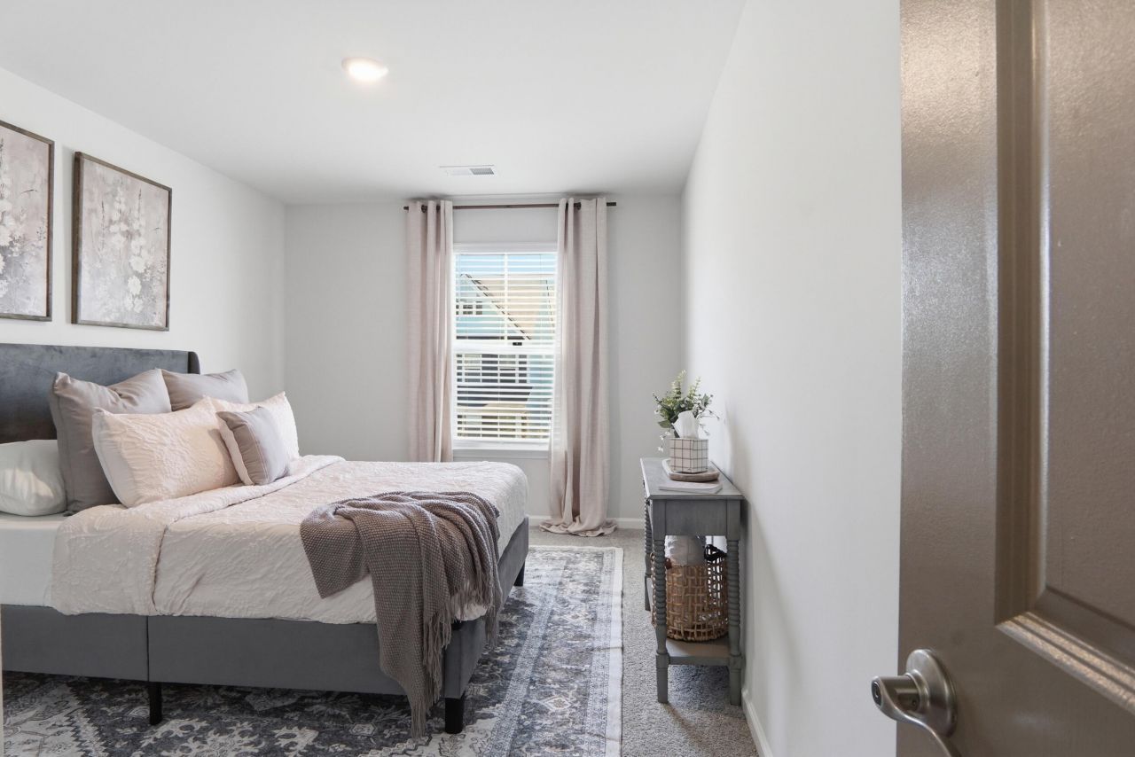 190 E Pinckney Street Photo 24