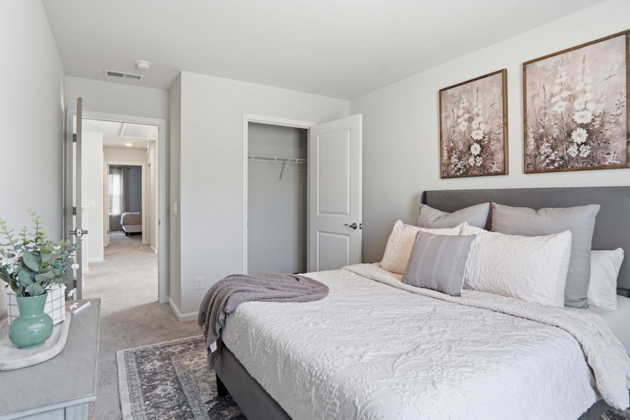 190 E Pinckney Street Photo 25