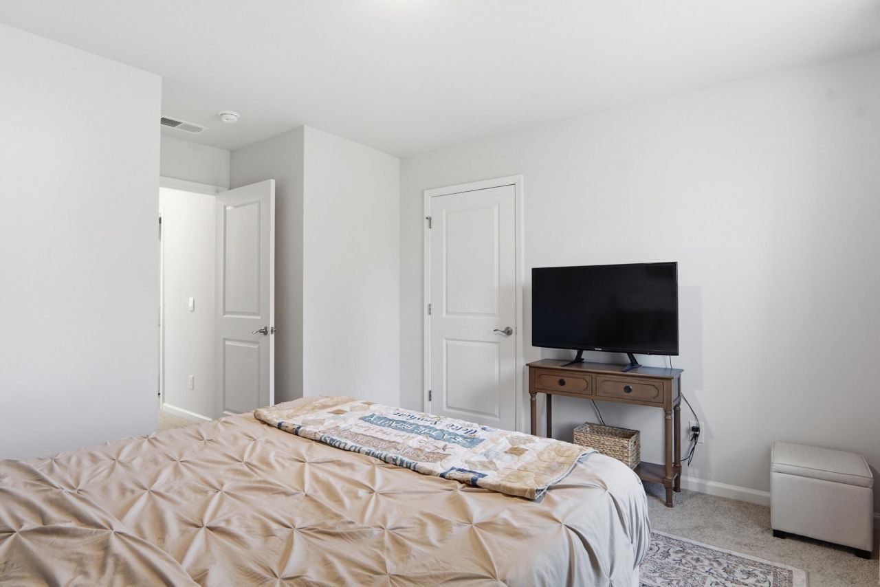 190 E Pinckney Street Photo 27