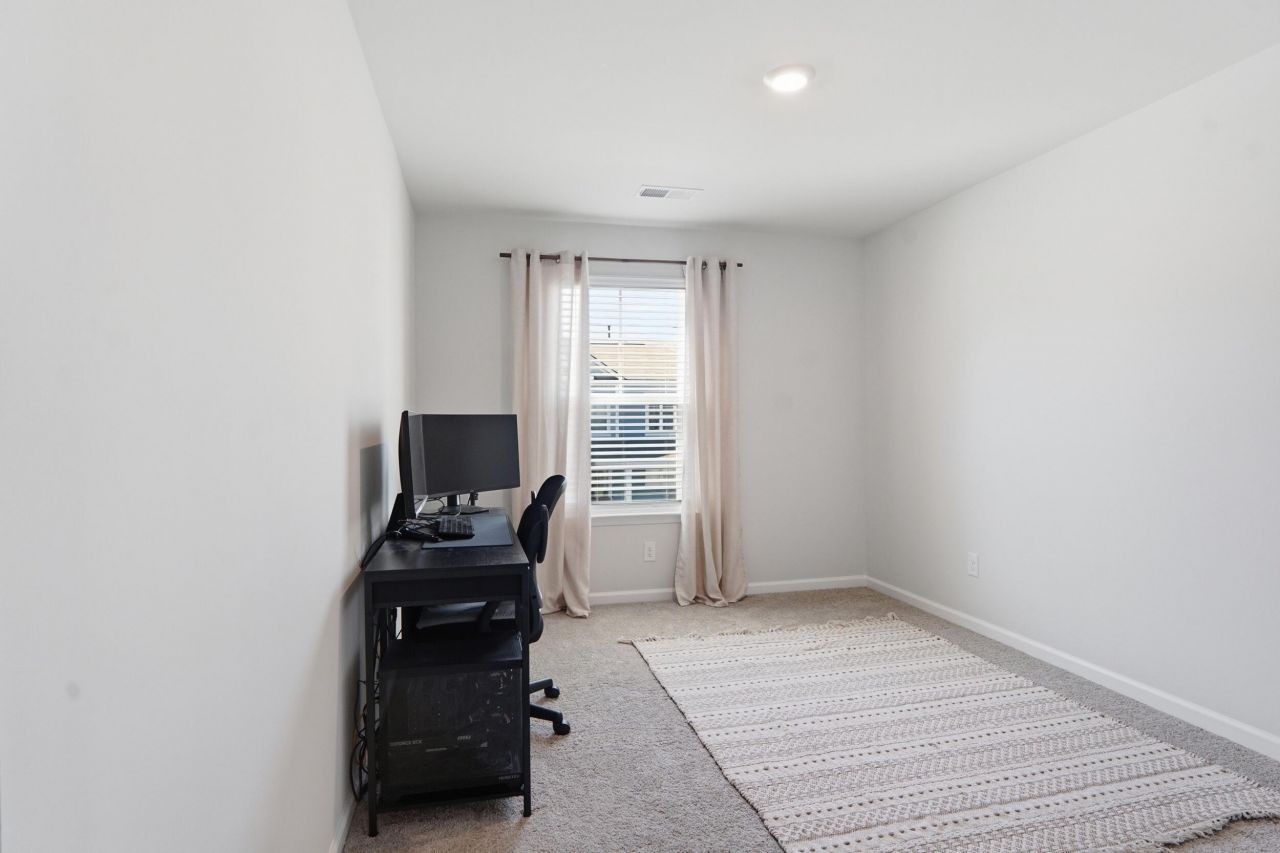 190 E Pinckney Street Photo 29