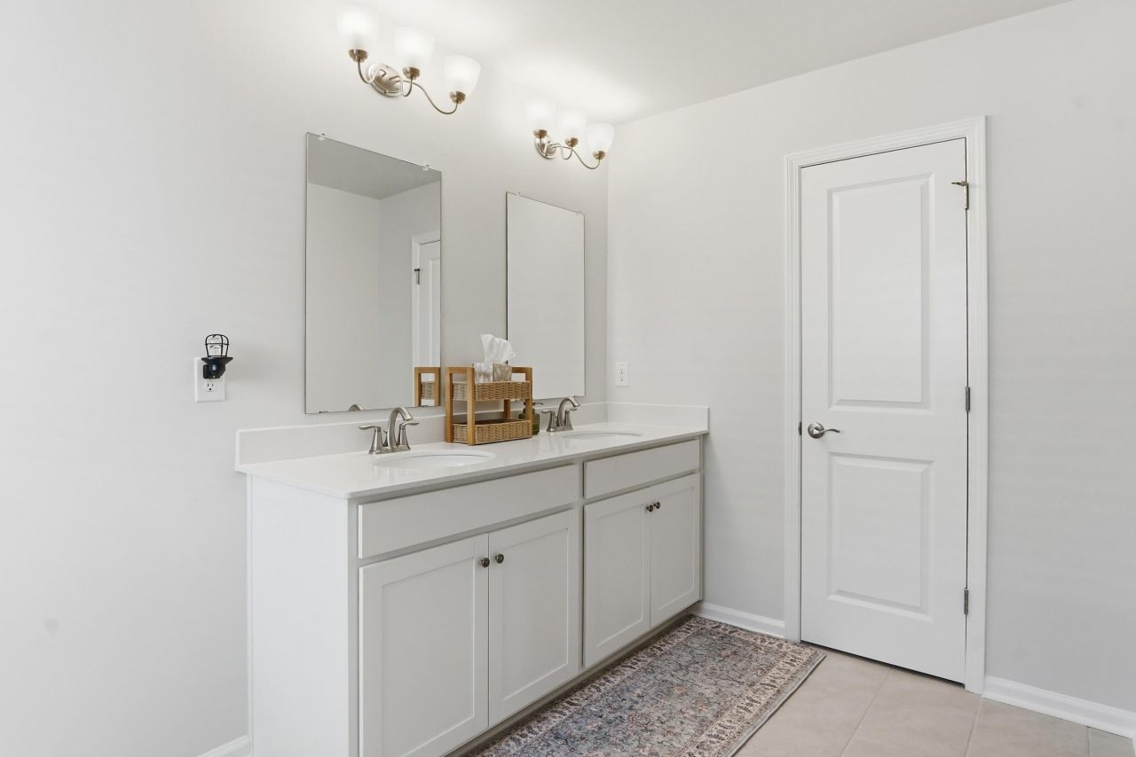 190 E Pinckney Street Photo 34