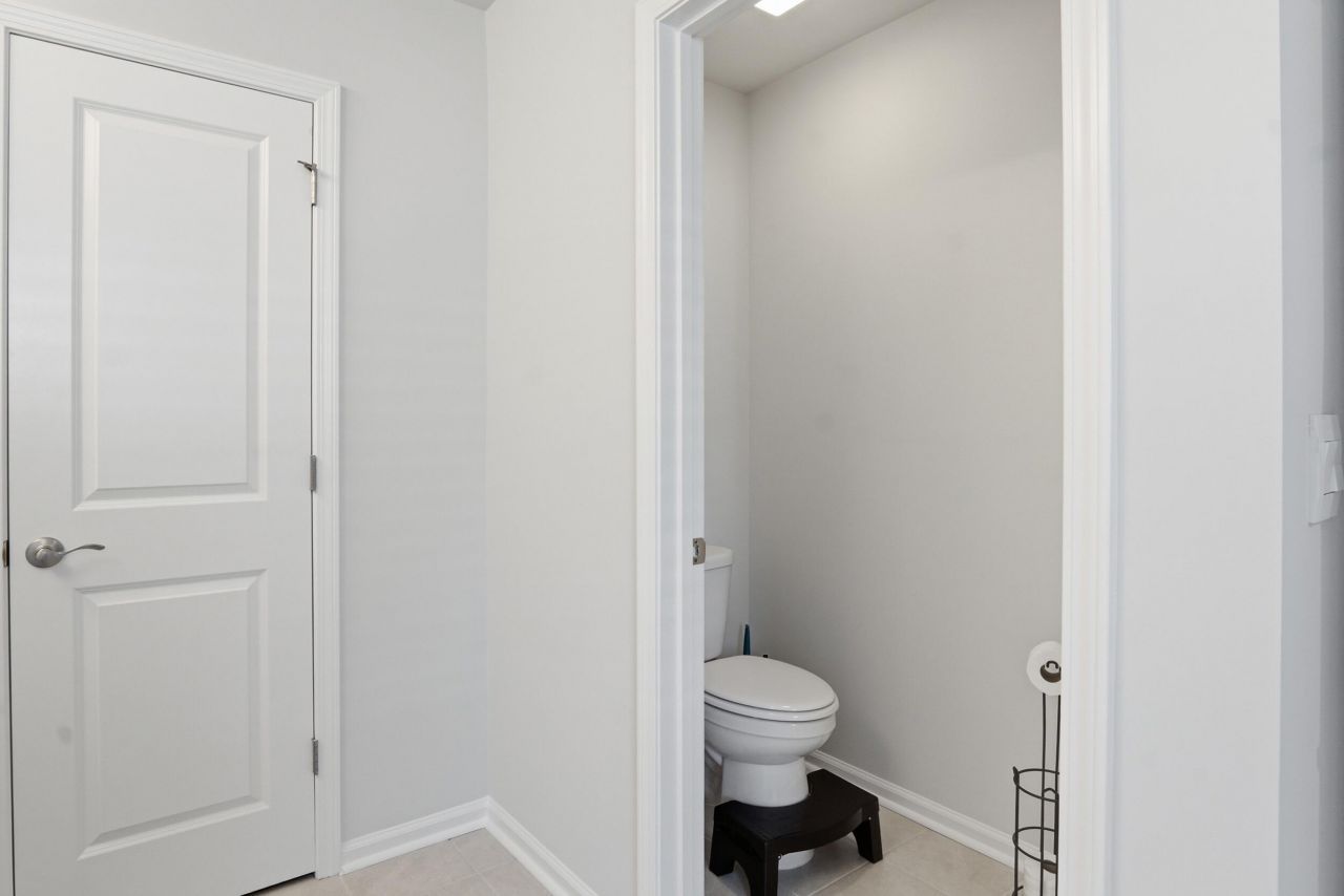 190 E Pinckney Street Photo 35