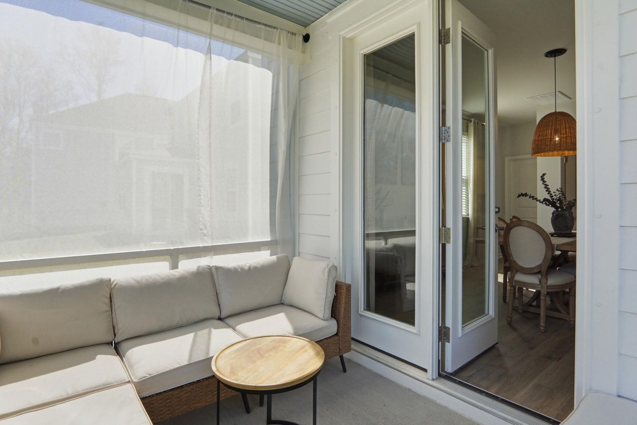 190 E Pinckney Street Photo 45