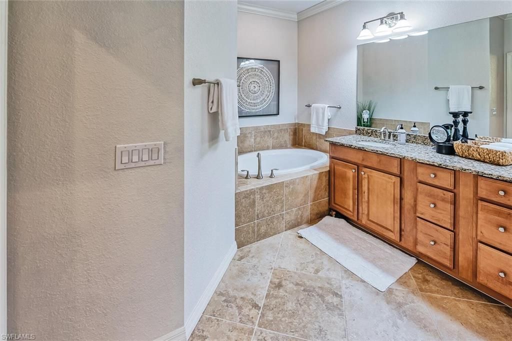 9107 Napoli Ct, Unit 201, Naples, FL 34113 Photo