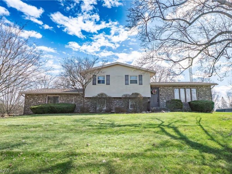 3878 Sprucehaven Street NW, Uniontown, OH 44685 Photo 1