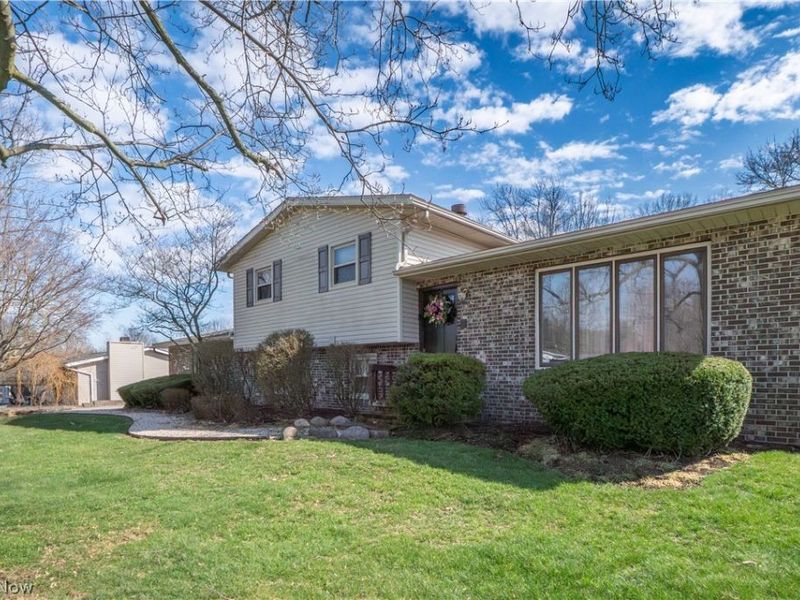 3878 Sprucehaven Street NW, Uniontown, OH 44685 Photo 2