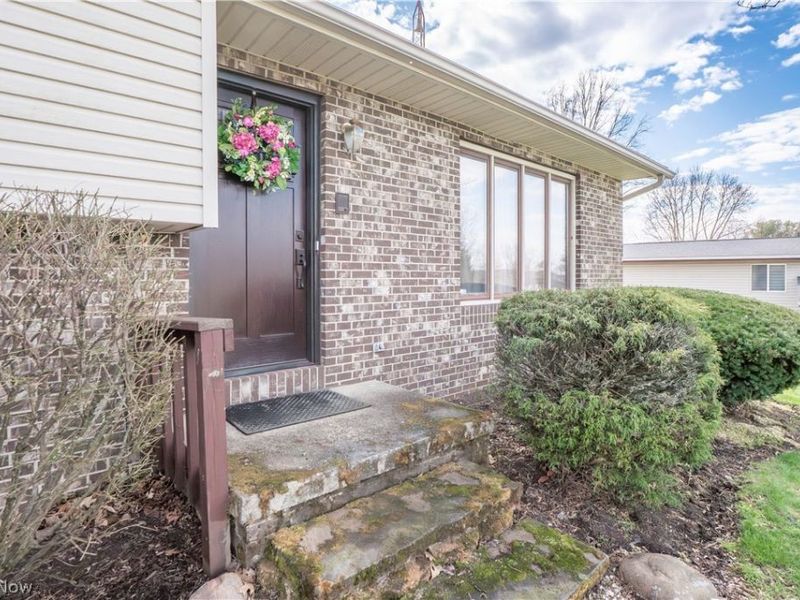 3878 Sprucehaven Street NW, Uniontown, OH 44685 Photo 3