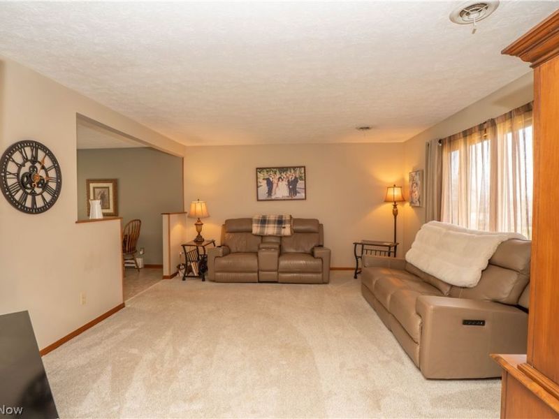 3878 Sprucehaven Street NW, Uniontown, OH 44685 Photo 5