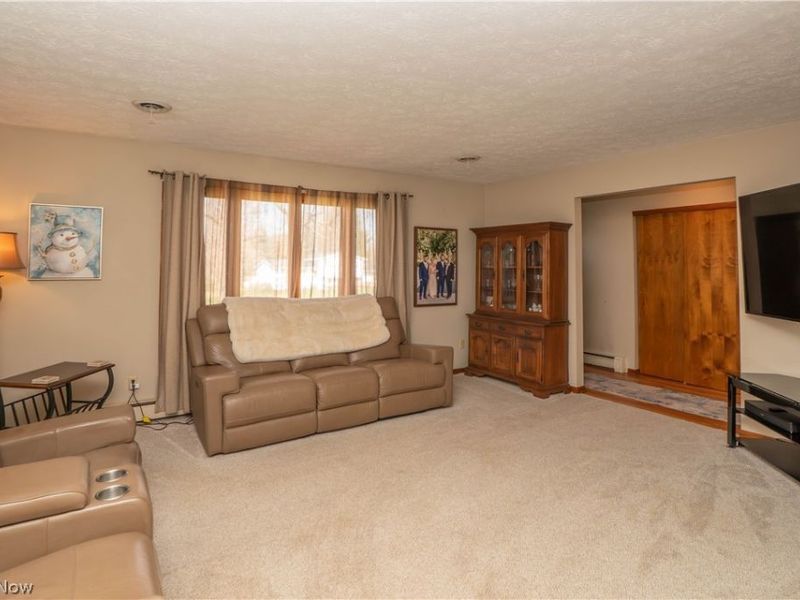 3878 Sprucehaven Street NW, Uniontown, OH 44685 Photo 6